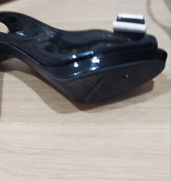 Anne Klein black patent leather open toe slingback with bow - Picture 10 of 11